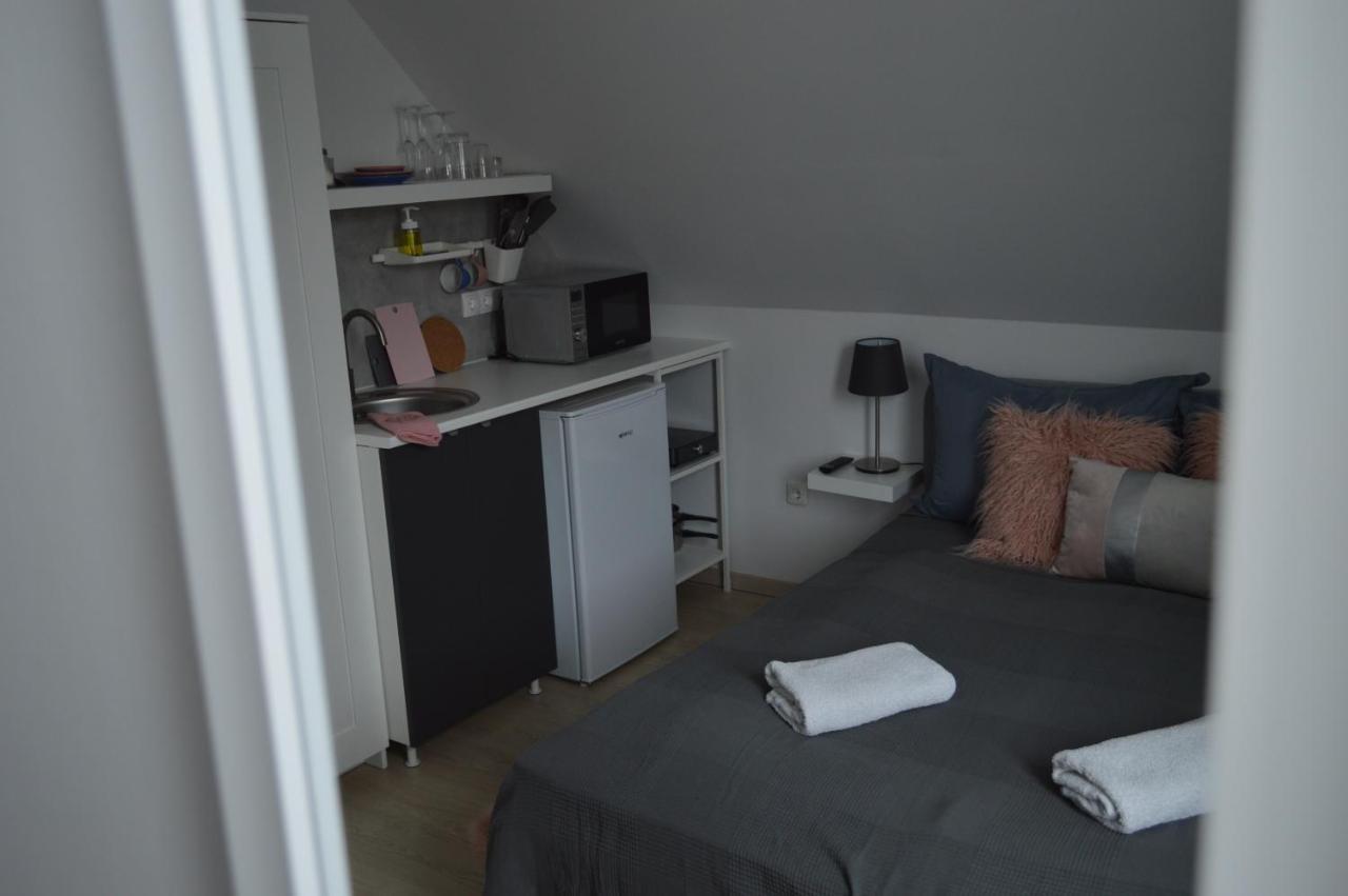 Bed and Breakfast Rebeka Panzio Тихань Екстер'єр фото