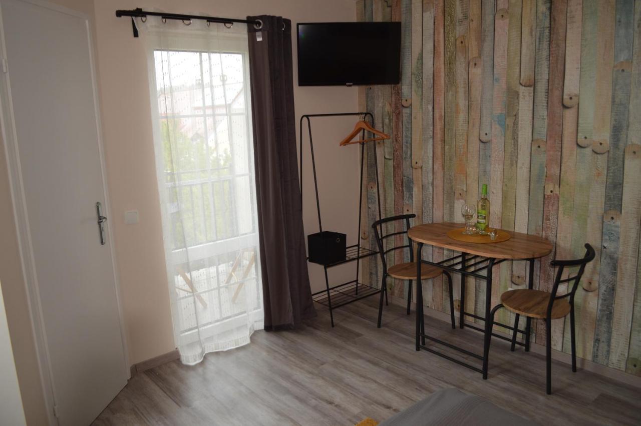 Bed and Breakfast Rebeka Panzio Тихань Екстер'єр фото