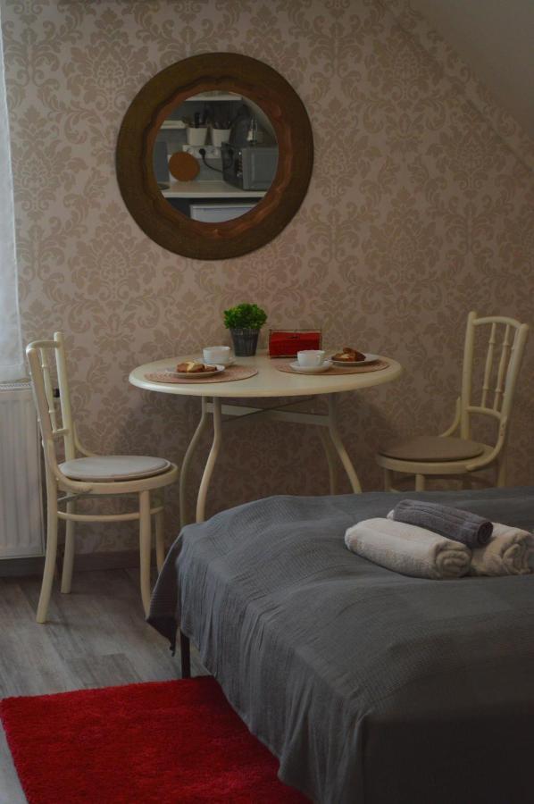 Bed and Breakfast Rebeka Panzio Тихань Екстер'єр фото