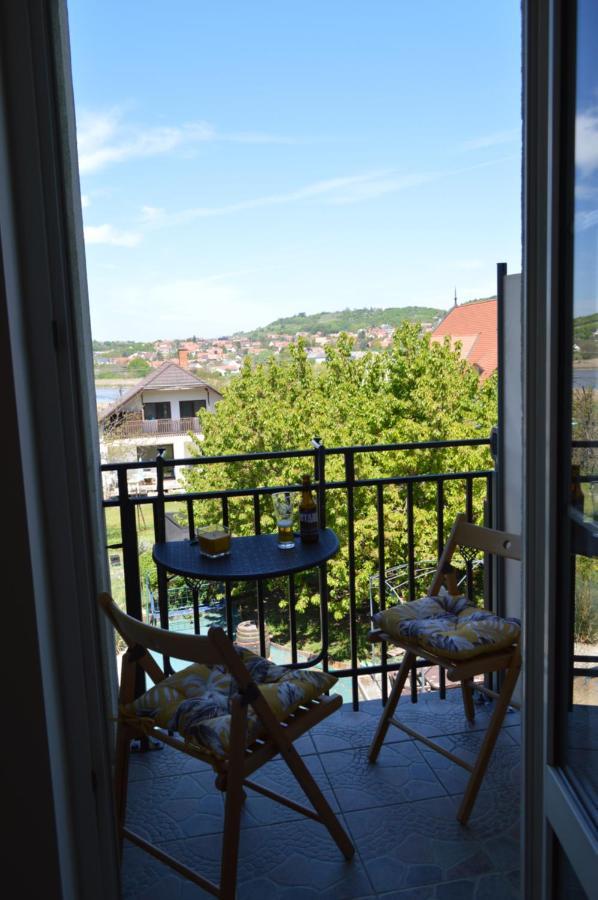 Bed and Breakfast Rebeka Panzio Тихань Екстер'єр фото