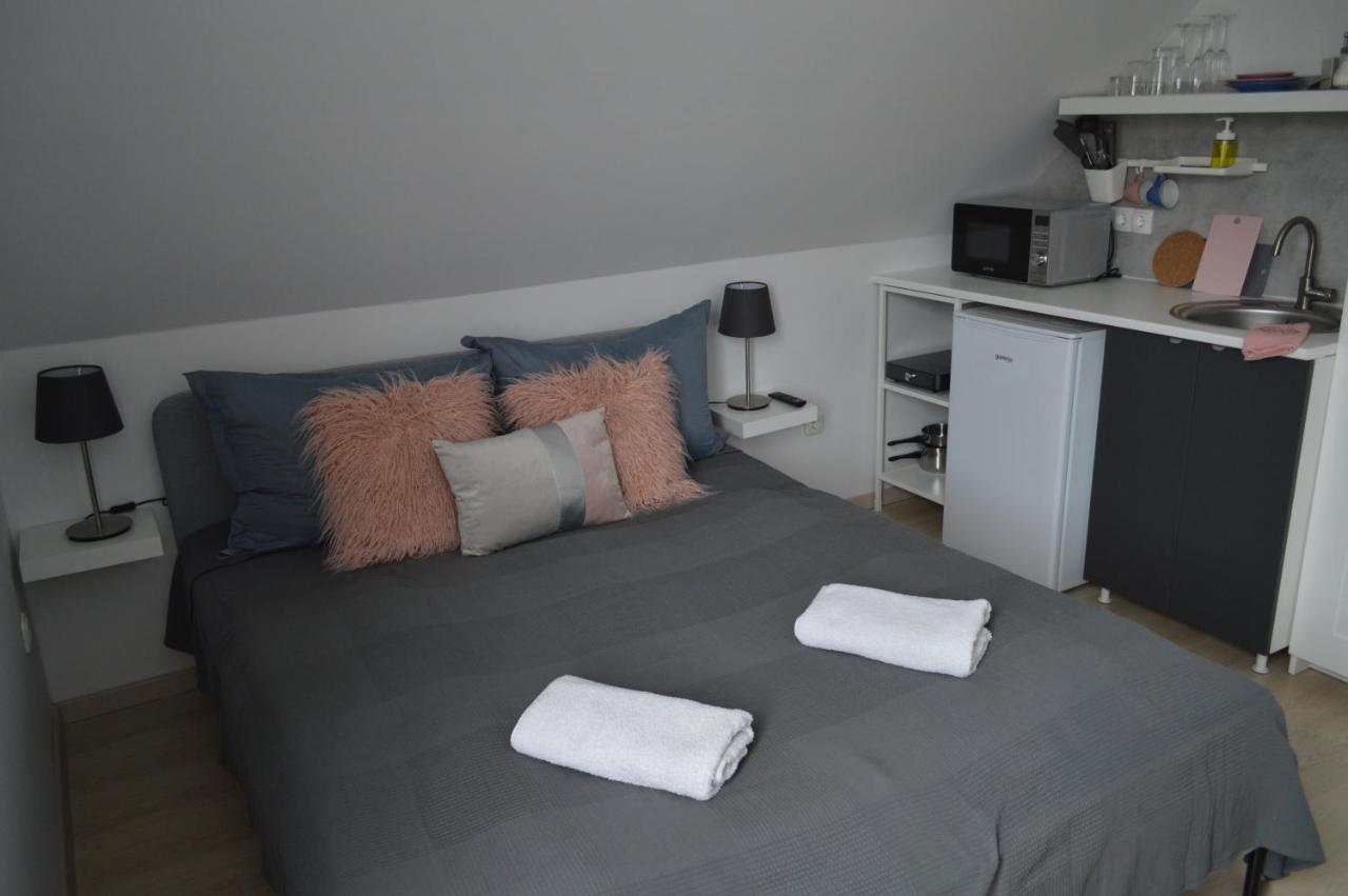 Bed and Breakfast Rebeka Panzio Тихань Екстер'єр фото