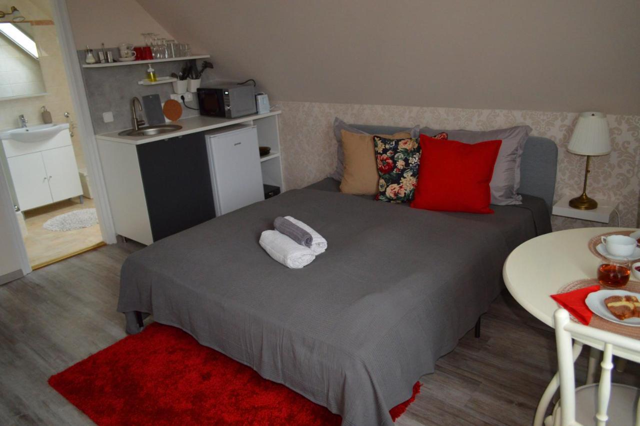 Bed and Breakfast Rebeka Panzio Тихань Екстер'єр фото