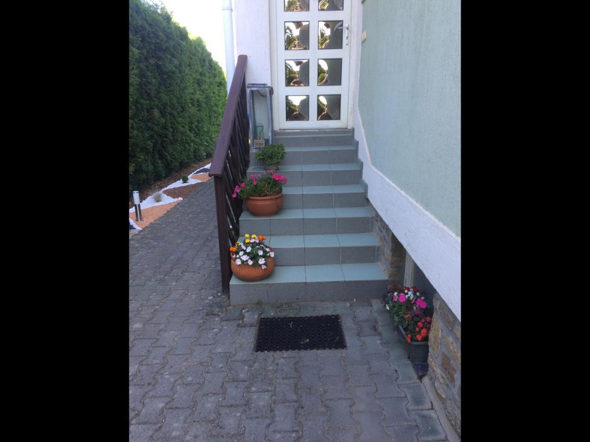 Bed and Breakfast Rebeka Panzio Тихань Екстер'єр фото